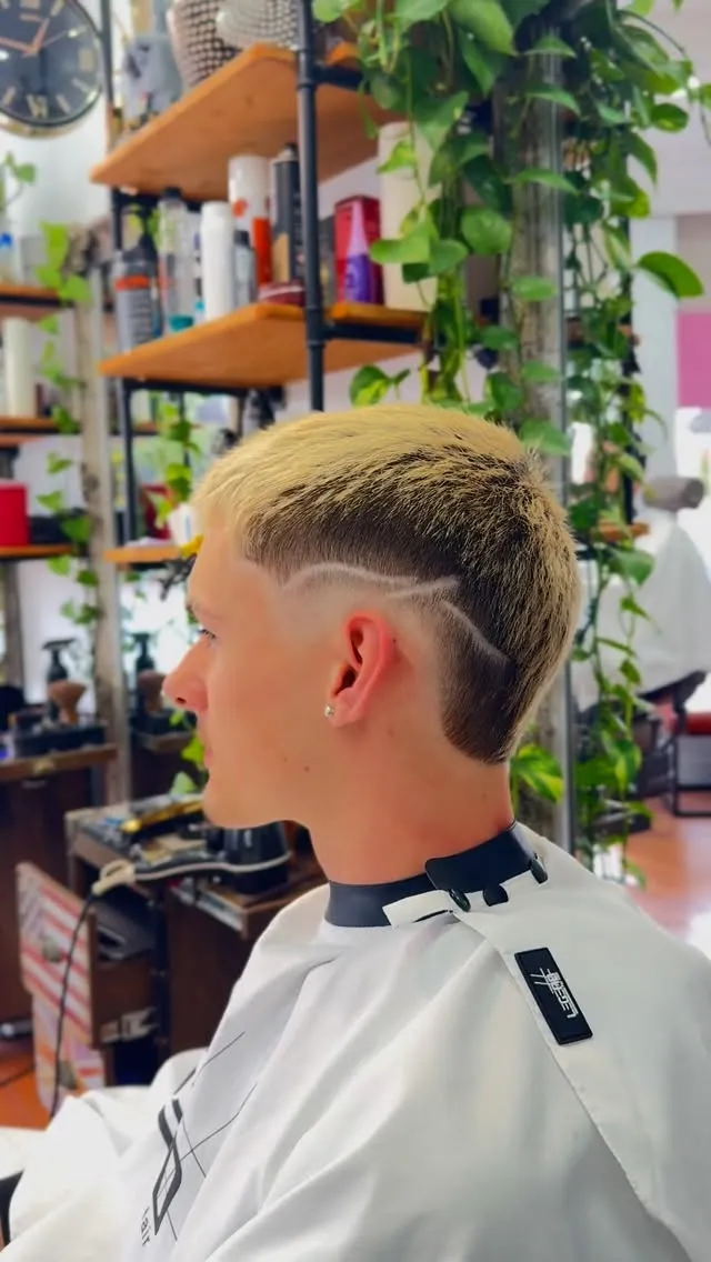 Blonde textured crop