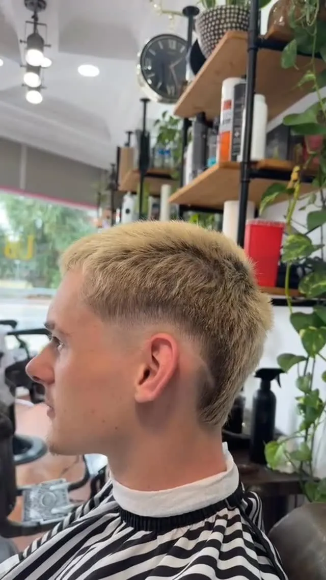 Blonde textured crop